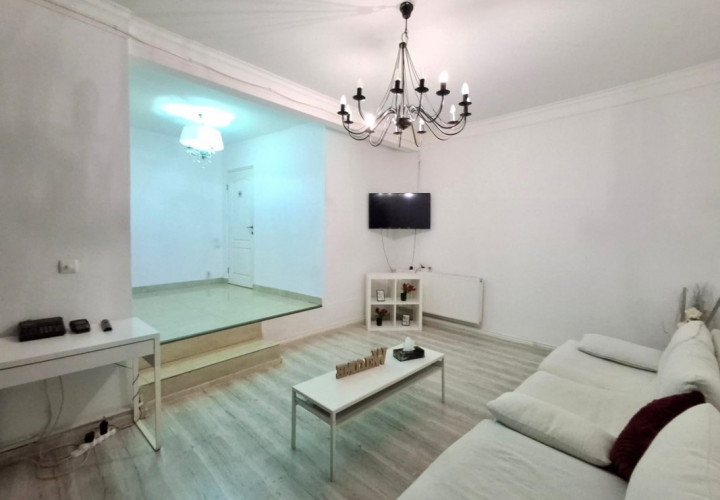 De Vanzare  Casa si Spatiu Comercial  zona Piata Unirii