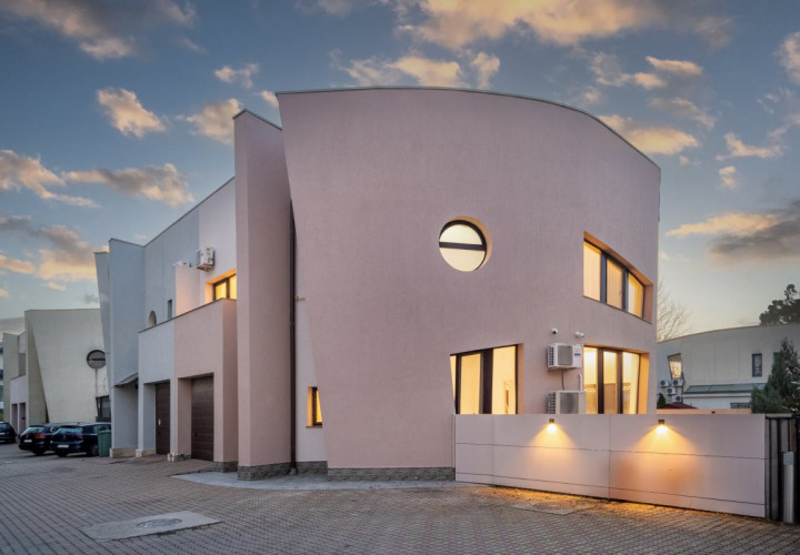 Siguranta si confort in Iancu Nicolae! Vila cu 5 camere, renovata 2025!