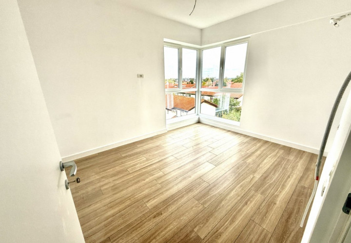 Pipera Azur acces A3 spatiu parter cu terasa 